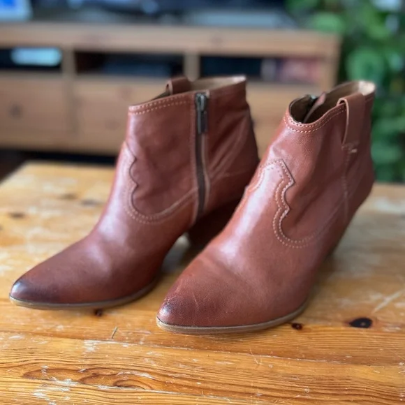 FRYE Reina Western Leather Cognac Booties Size 8 - Picture 2 of 5
